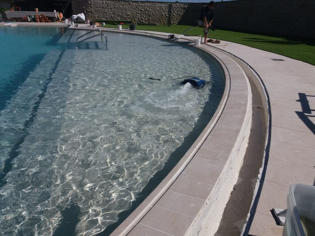 Instalación de piscina de obra en Cantabria