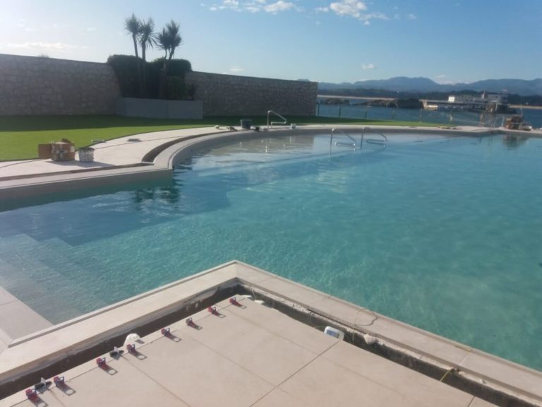 Instalación de piscina de obra en Cantabria
